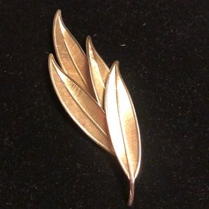 Vintage Gold Multi Leaf Brooch Pin